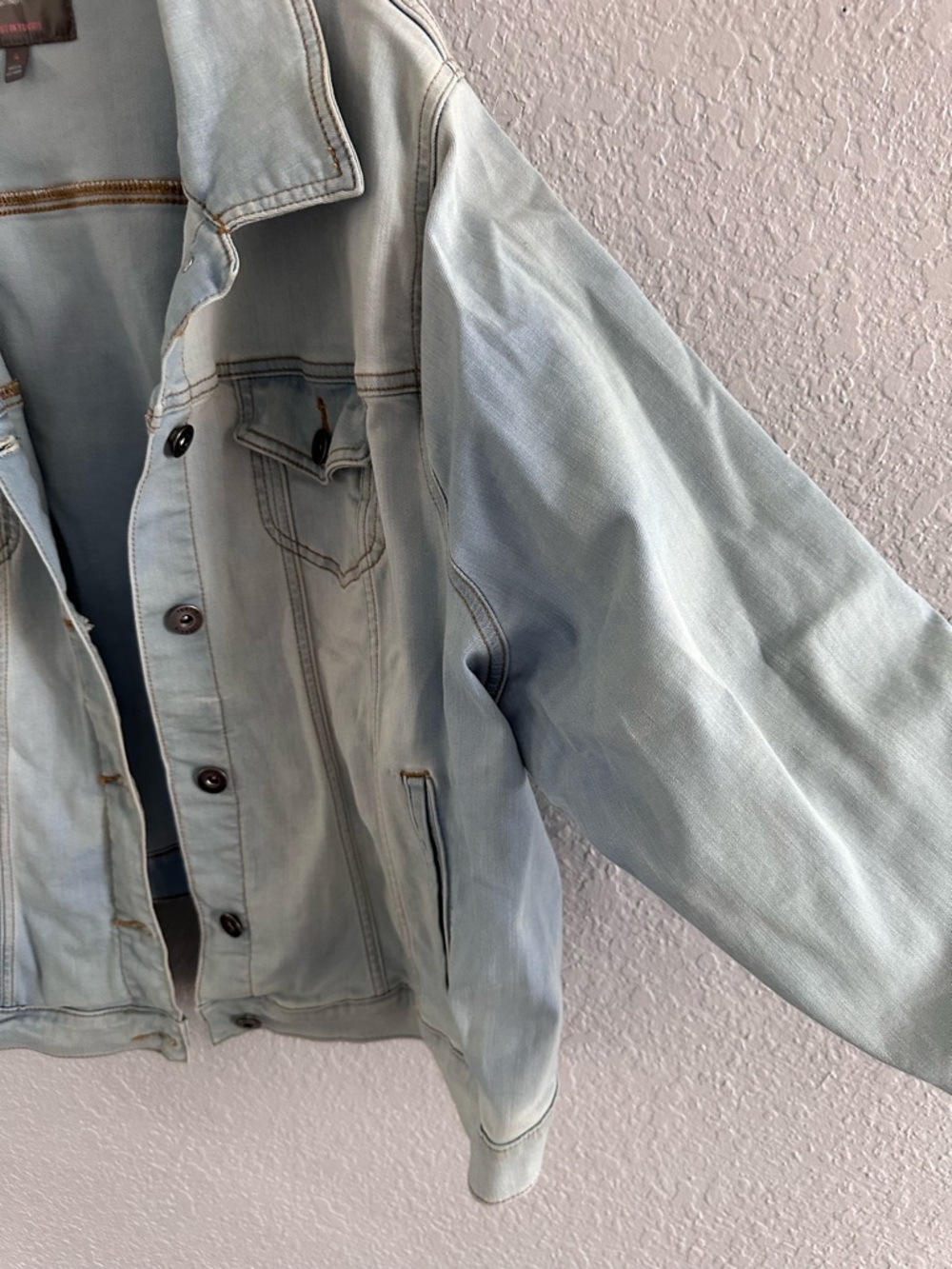 Torrid Size 4 Vintage Wash Denim Trucker Jacket Plus Size Faded Light Blue - Picture 5 of 13